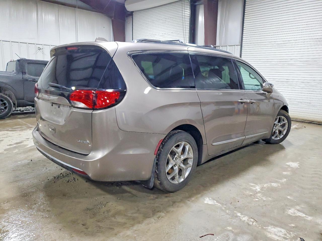 2017 Chrysler Pacifica Limited - Фото 3