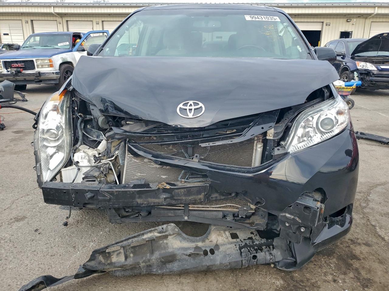 2017 Toyota Sienna Xle - Фото 5