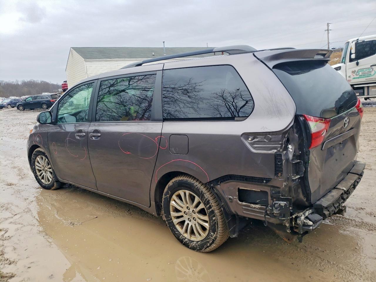 2015 Toyota Sienna Xle 8-Passenger - Фото 2