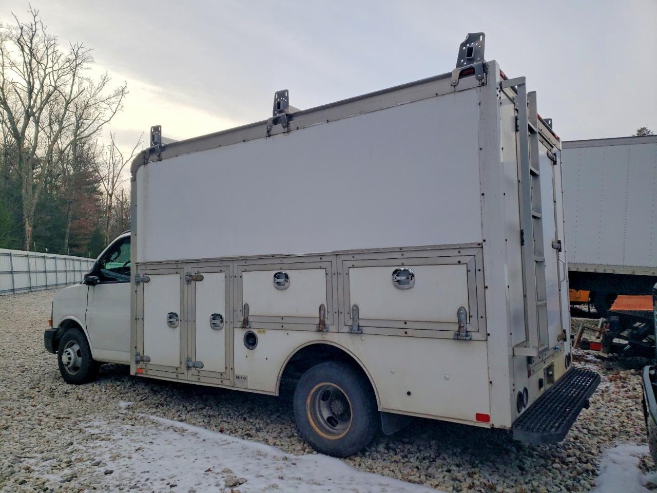 2016 Chevrolet Express G3500 * Utility Van * - Фото 2