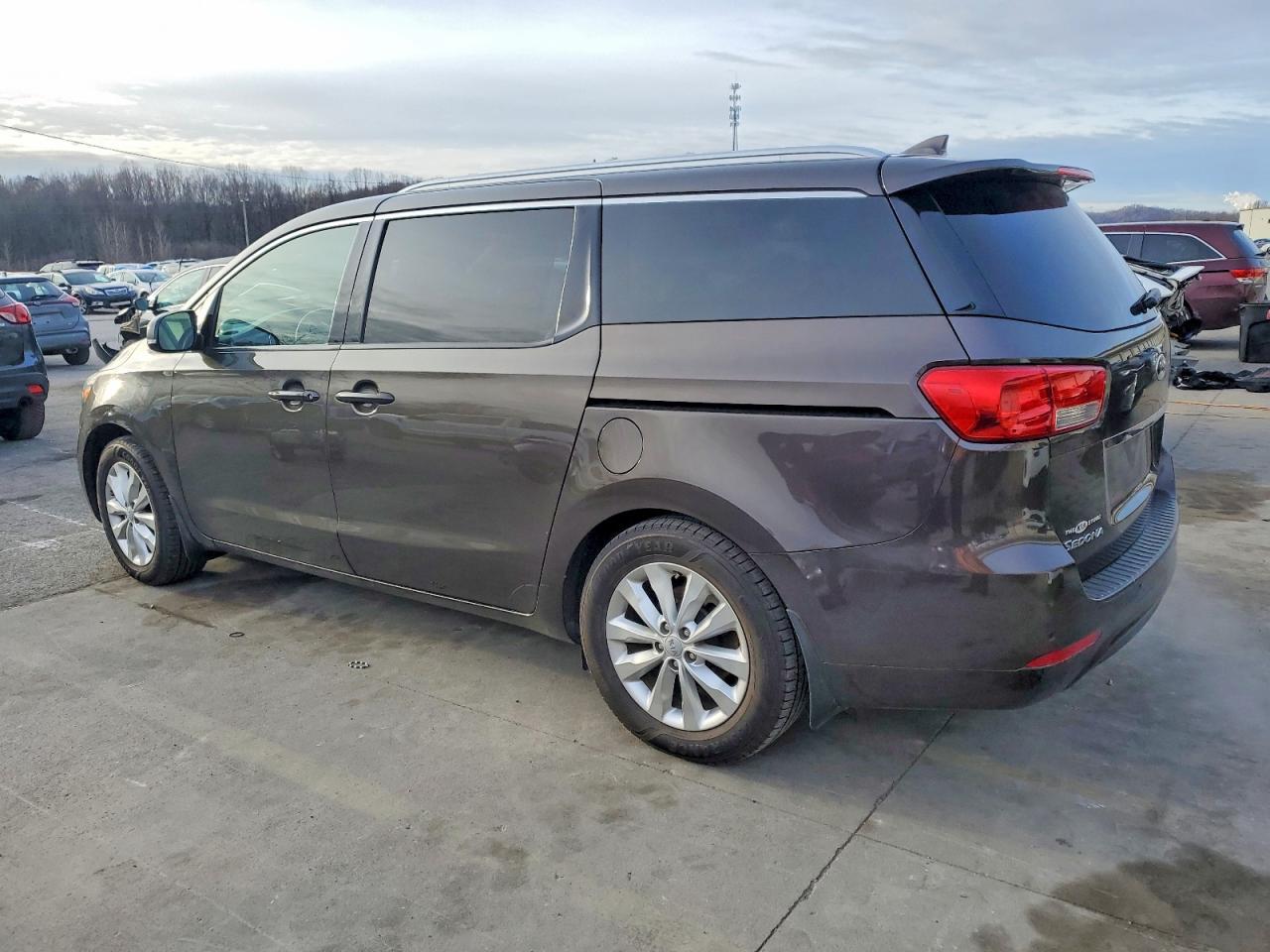 2018 Kia Sedona Ex - Image 2