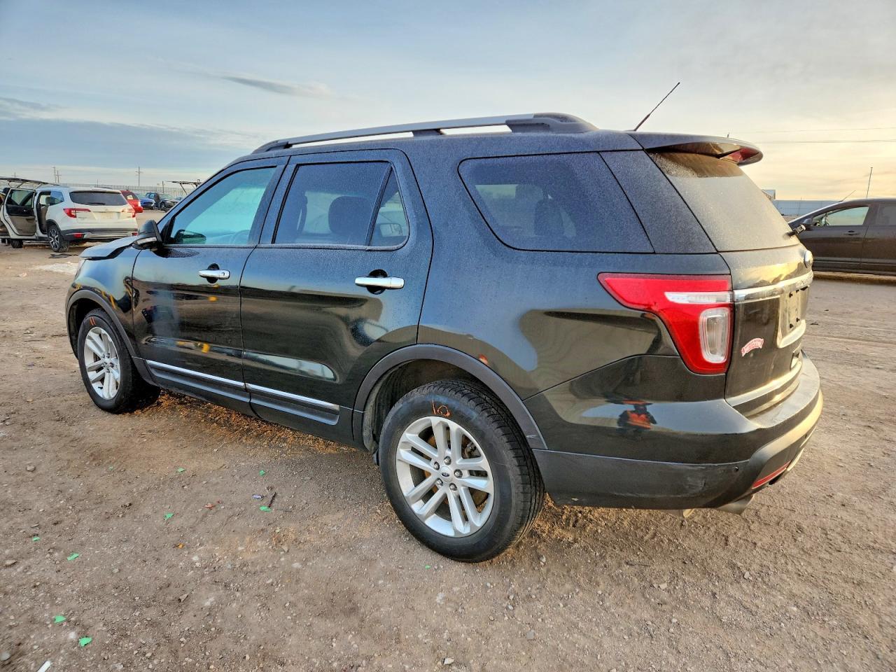 2015 Ford Explorer Xlt - Фото 2