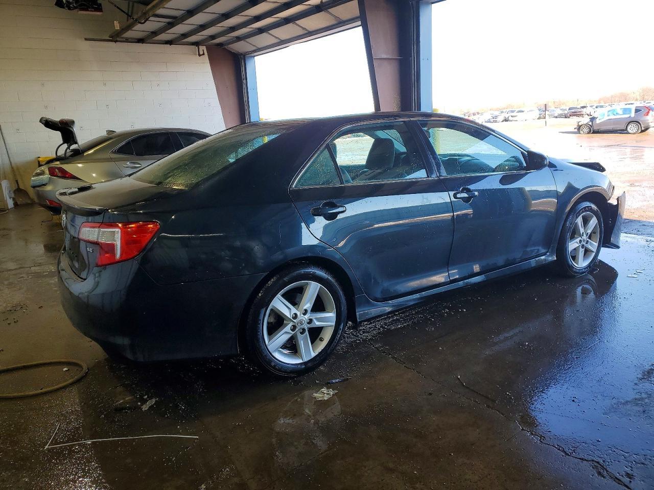 2014 Toyota Camry L - Image 3