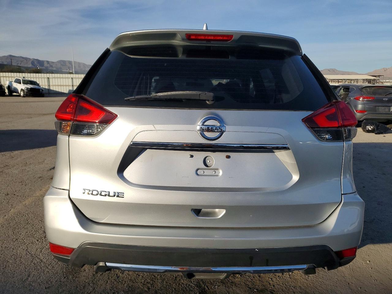 2018 Nissan Rogue S - Фото 6