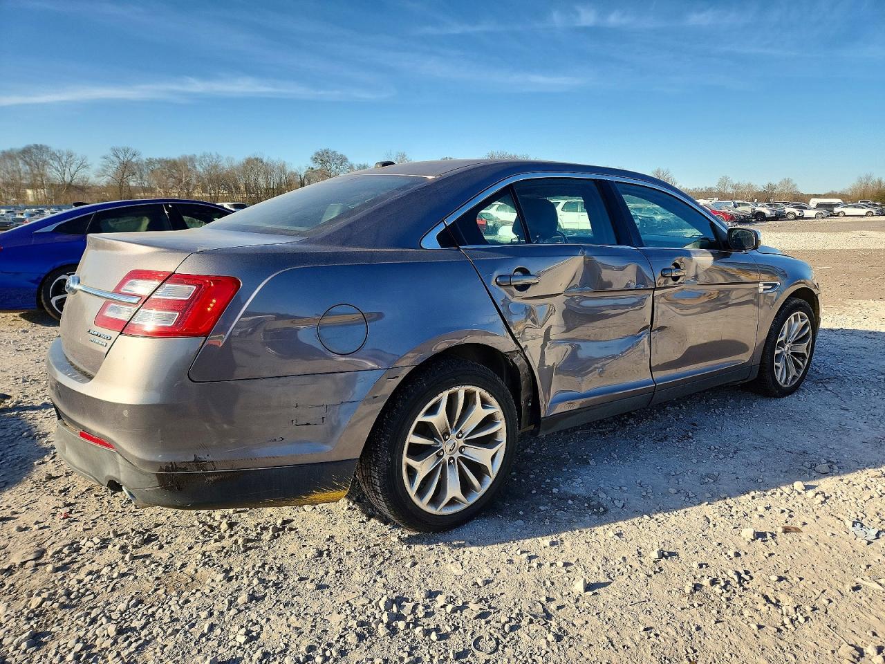2014 Ford Taurus Limited - Image 3