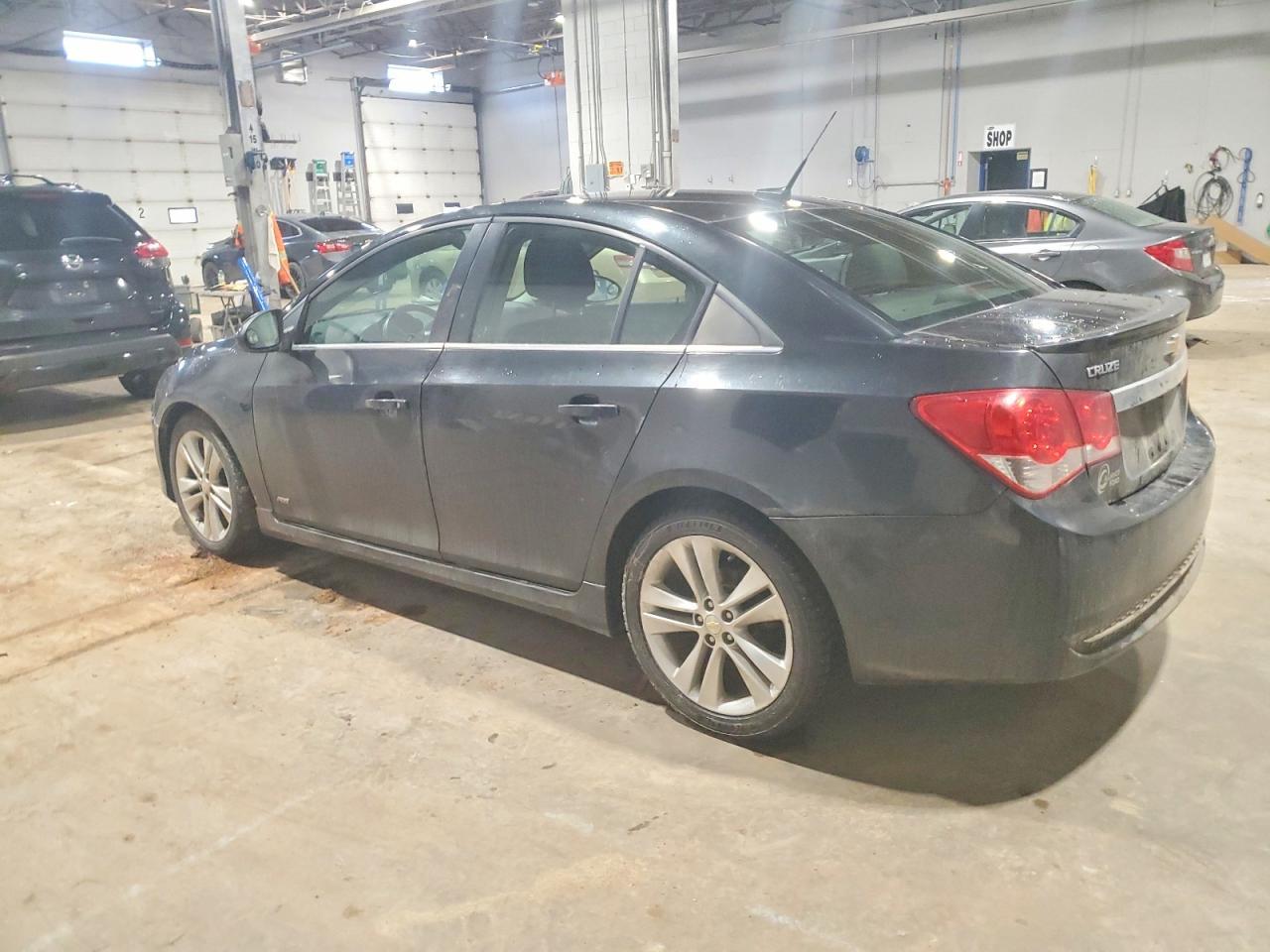 2011 Chevrolet Cruze Lt - Image 2