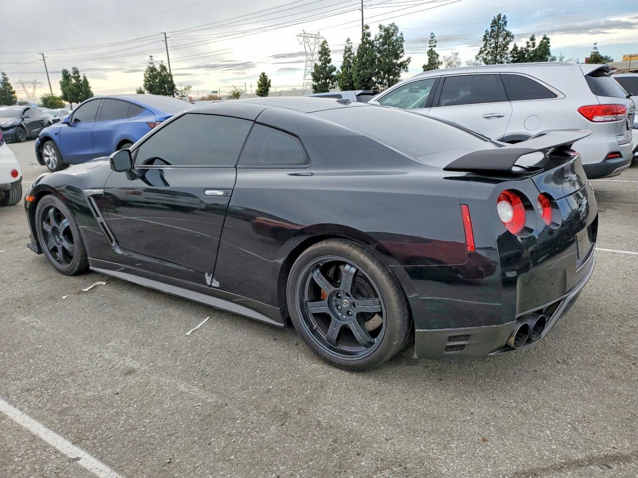 2015 Nissan Gt-R Premium - Фото 2