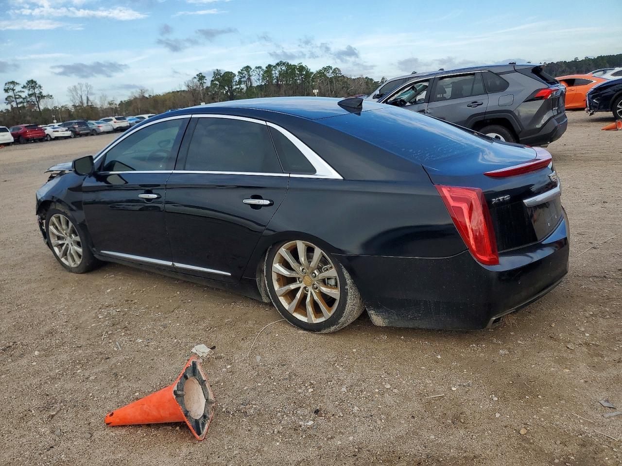 2017 Cadillac Xts Luxury - Image 2