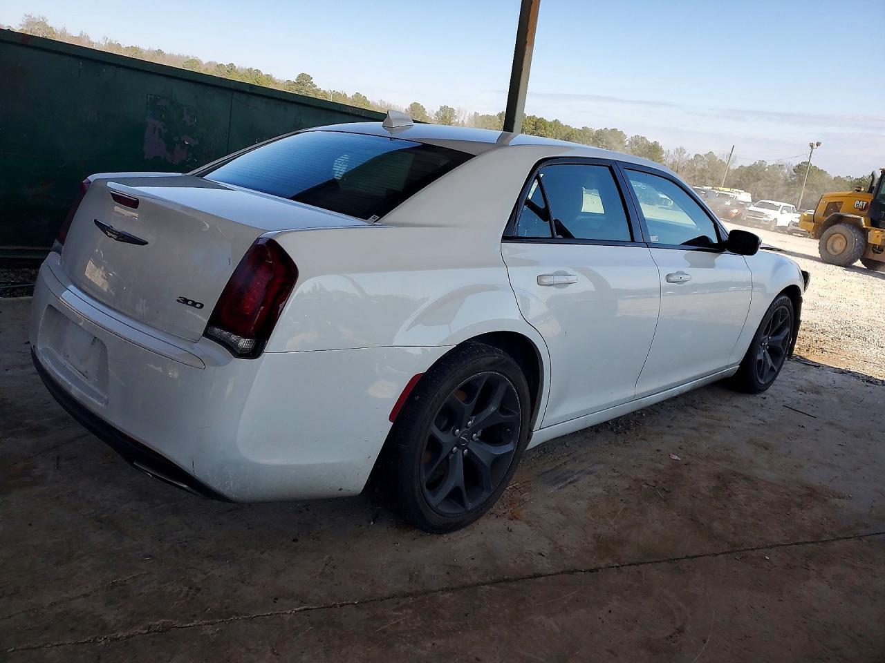 2022 Chrysler 300 Touring - Image 3
