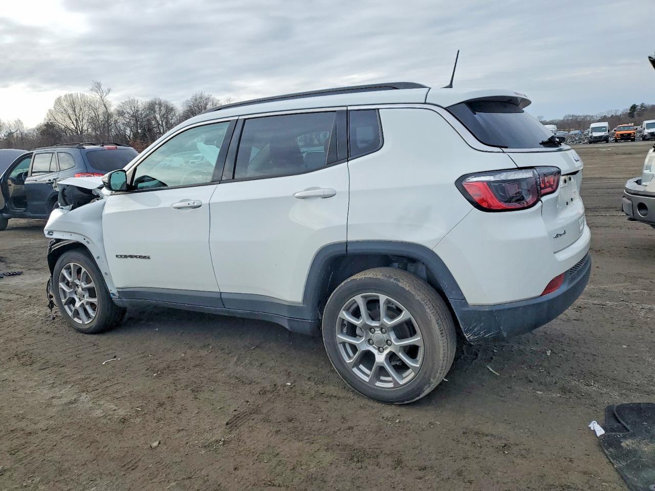 2022 Jeep Compass Latitude Lux - Фото 2