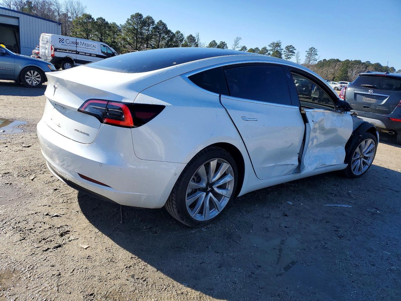 2018 Tesla Model 3 - Фото 3