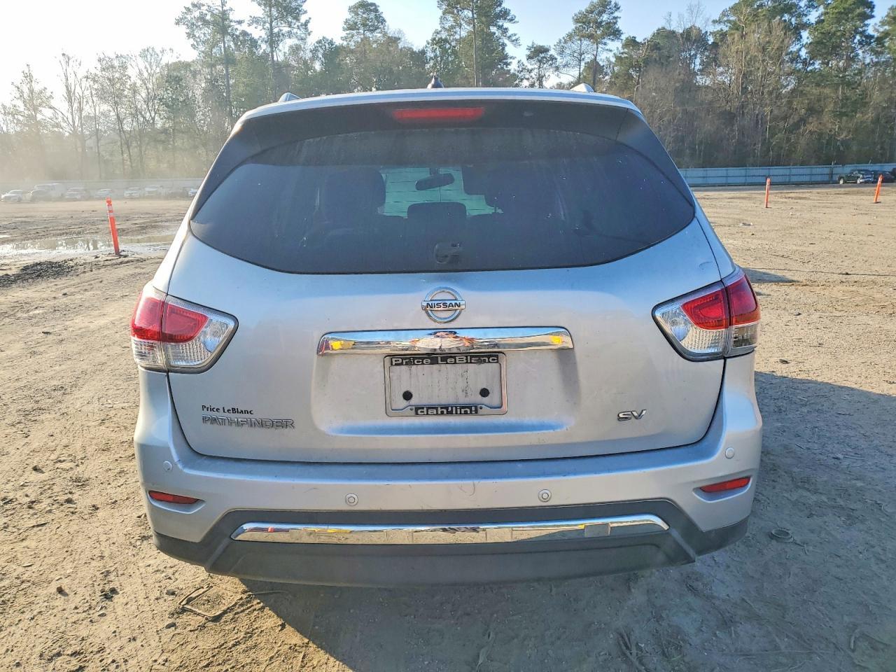 2015 Nissan Pathfinder S - Фото 6