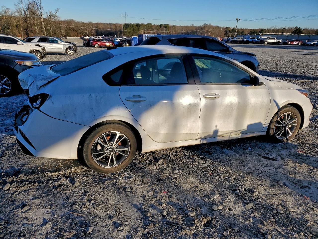 2022 Kia Forte Fe - Image 3