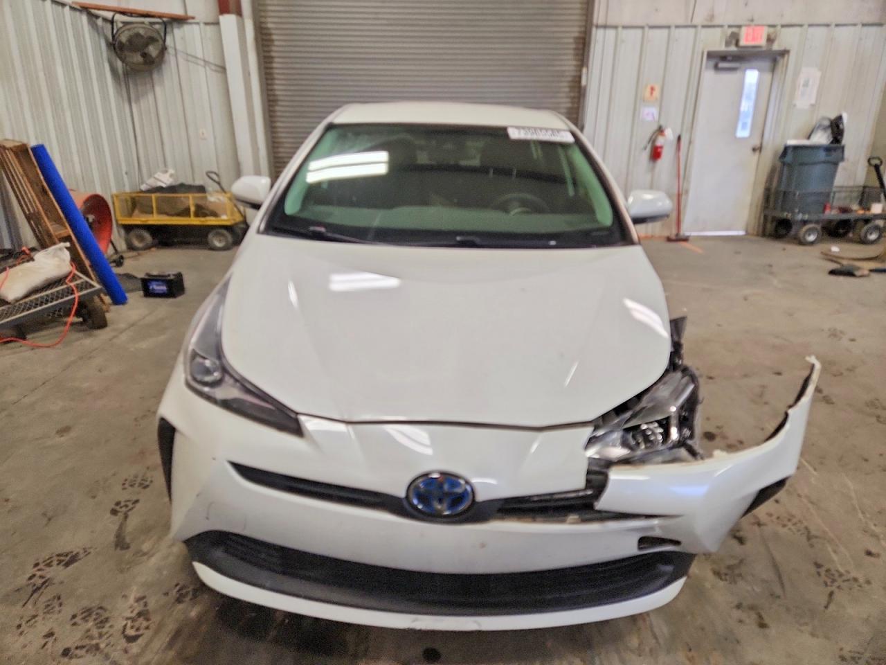 2020 Toyota Prius L Eco - Image 5