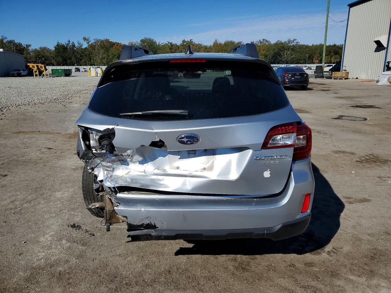 2017 Subaru Outback 2.5I Premium - Image 6