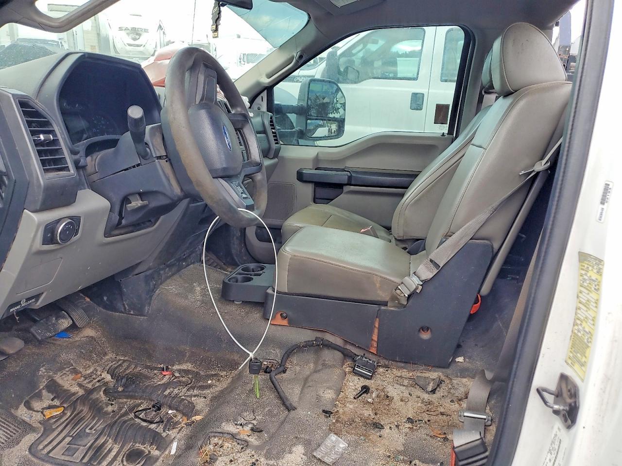 2019 Ford F350 Super Duty Truck Cab And Chassis - Image 7