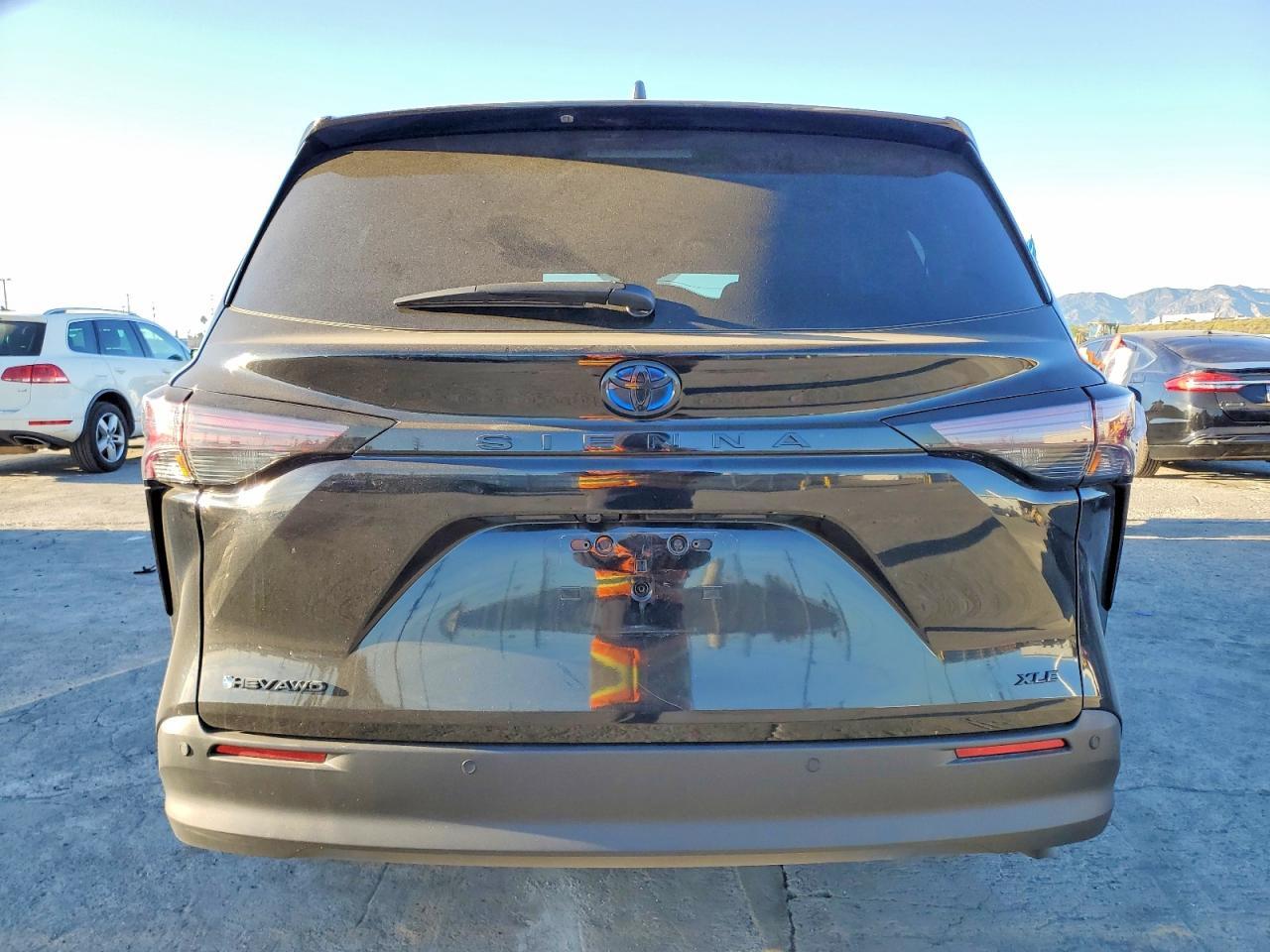 2025 Toyota Sienna Woodland Edition - Фото 6