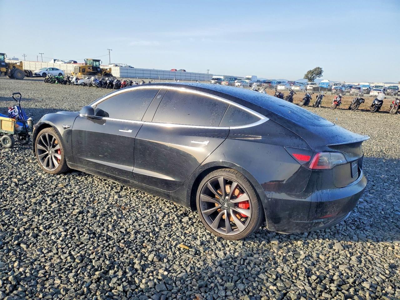 2020 Tesla Model 3 - Фото 2