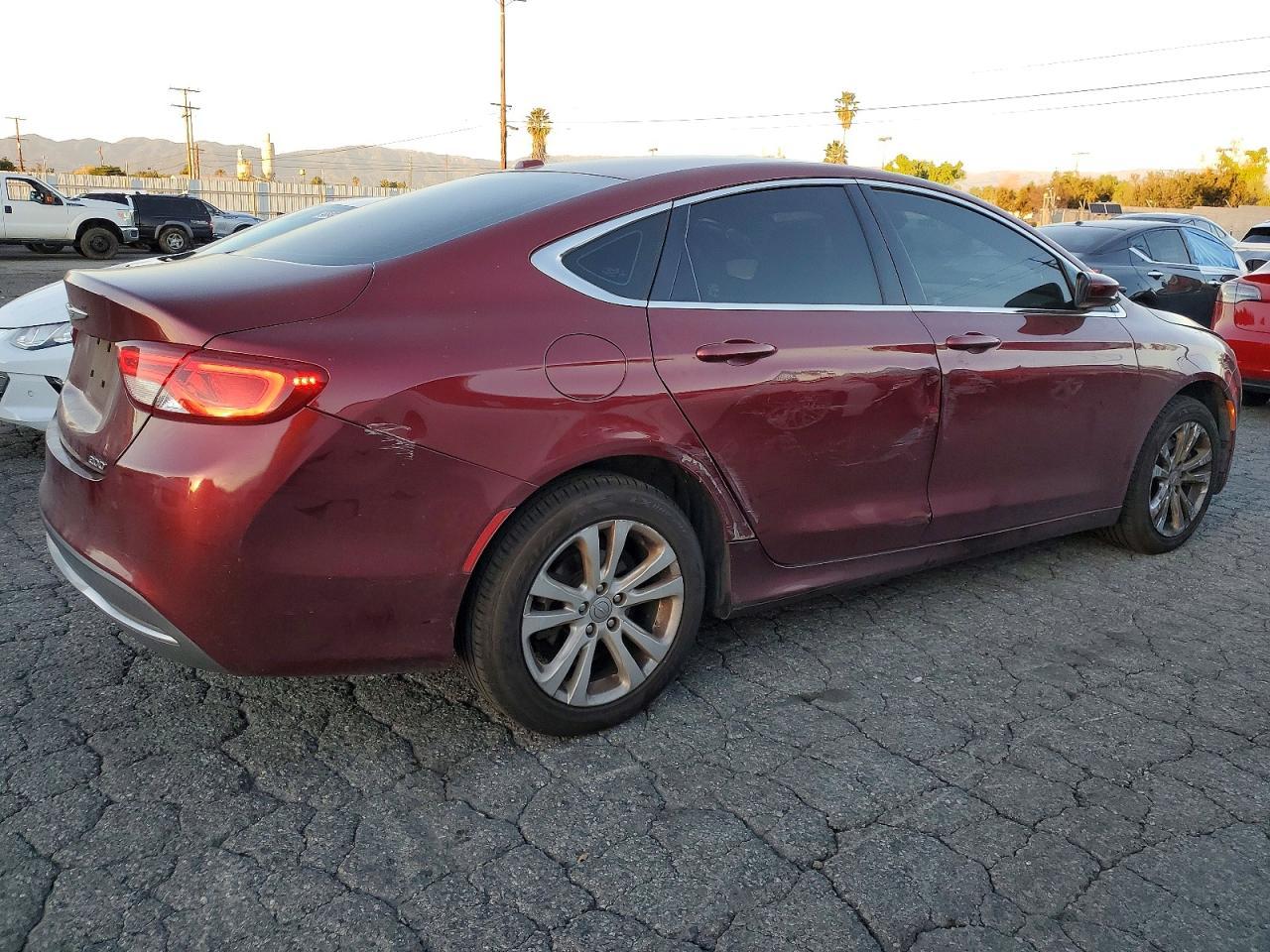 2015 Chrysler 200 Limited - Фото 3