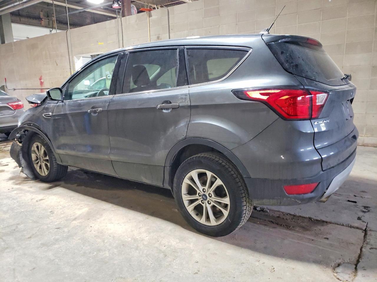 2019 Ford Escape Se - Фото 2