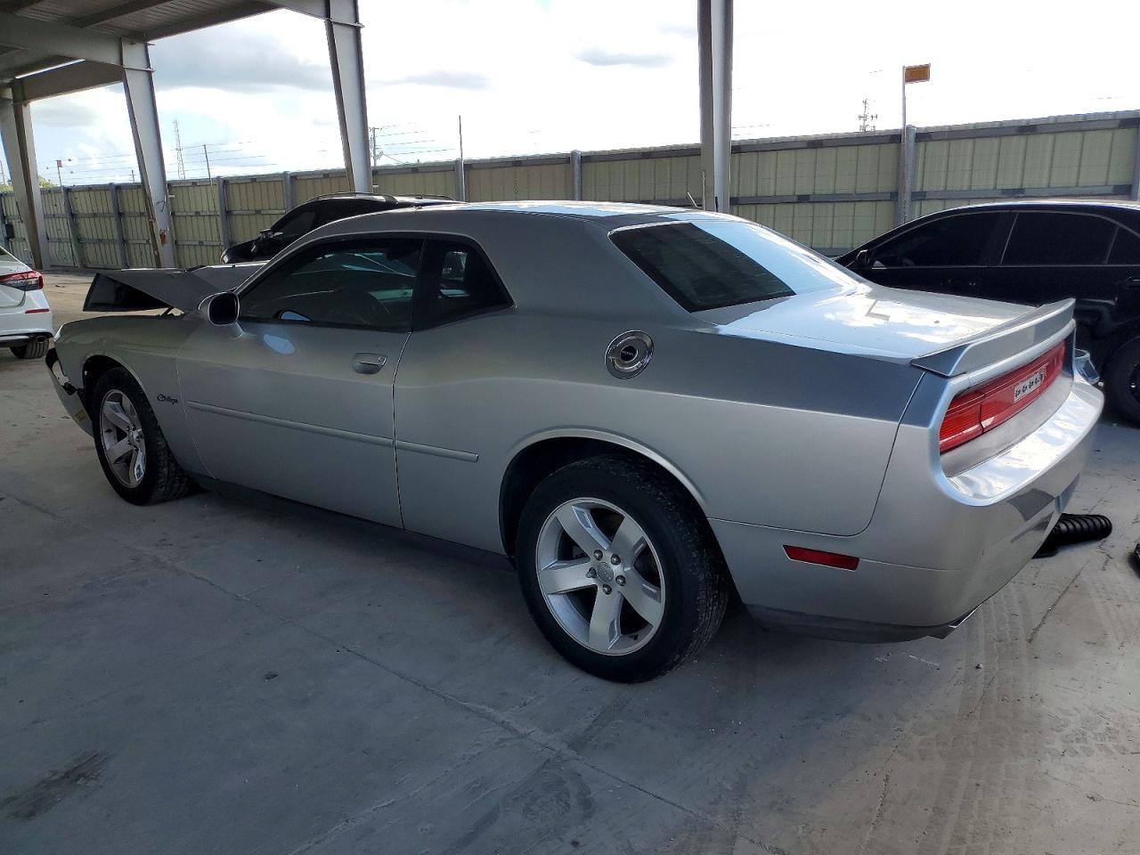 2011 Dodge Challenger - Фото 2
