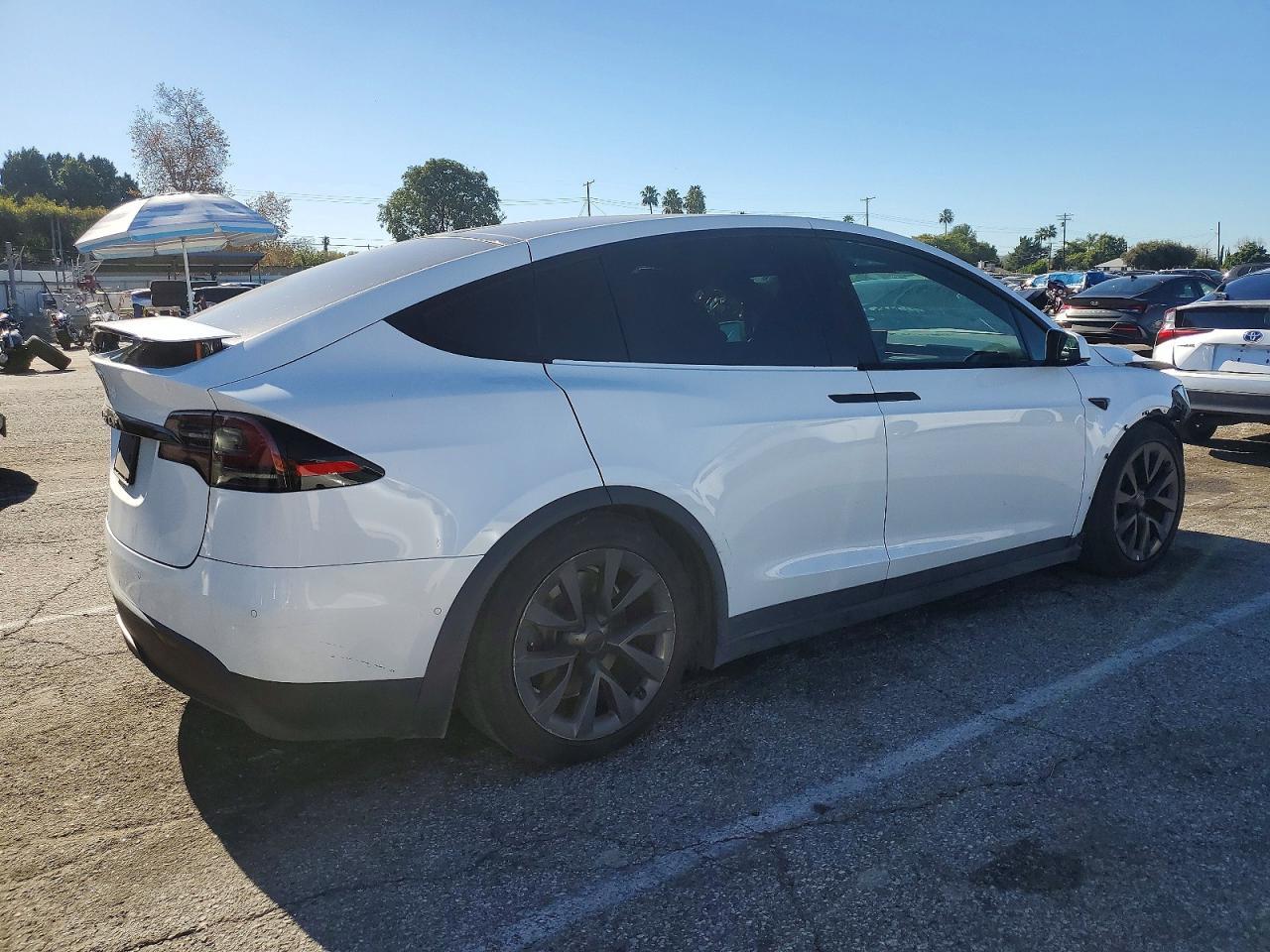 2022 Tesla Model X - Фото 3