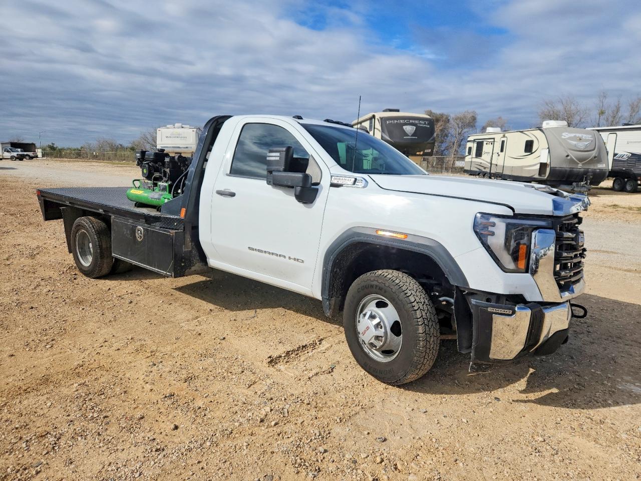 2024 GMC Sierra Hd Flatbed Truck - Image 4