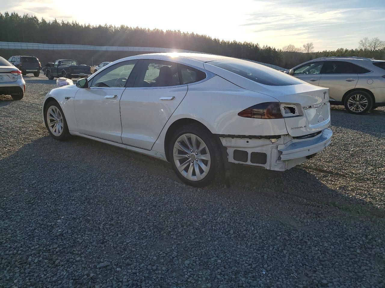 2016 Tesla Model S - Image 2