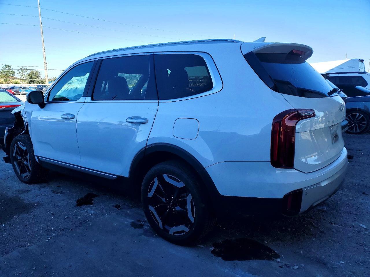 2024 Kia Telluride S - Image 2
