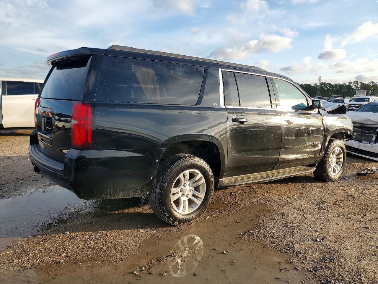 2019 Chevrolet Suburban K1500 Lt - Image 3