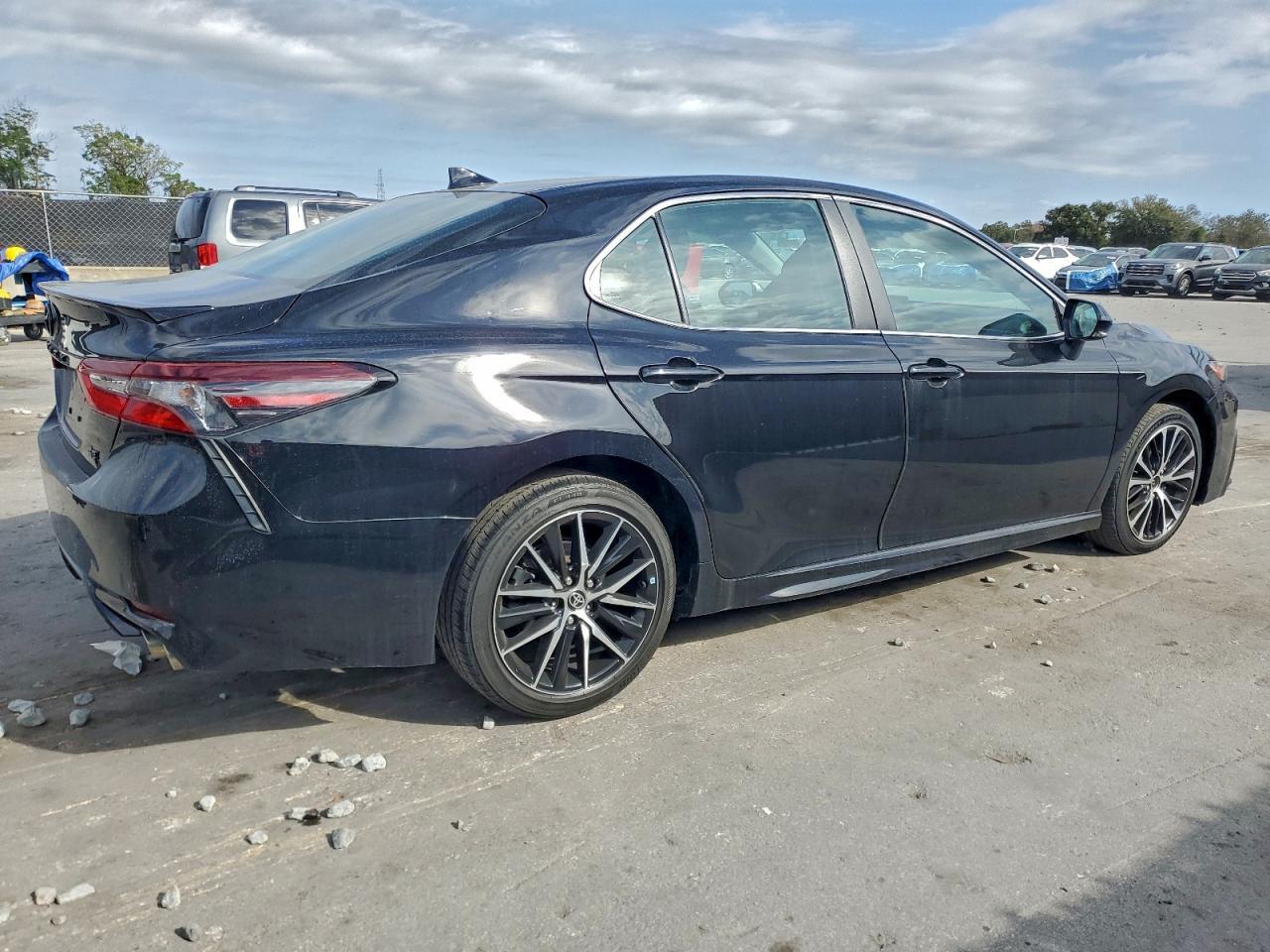 2022 Toyota Camry Night Shade - Фото 3