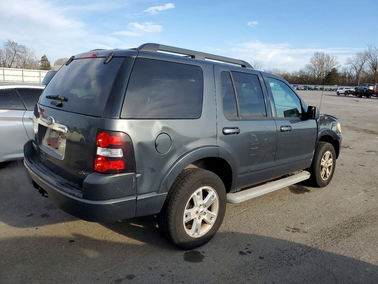 2010 Ford Explorer Xlt - Image 3