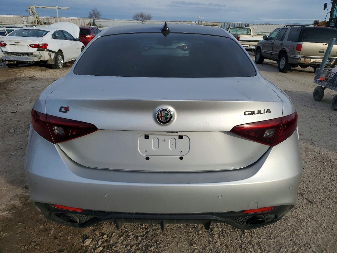 2019 Alfa Romeo Giulia - Image 6