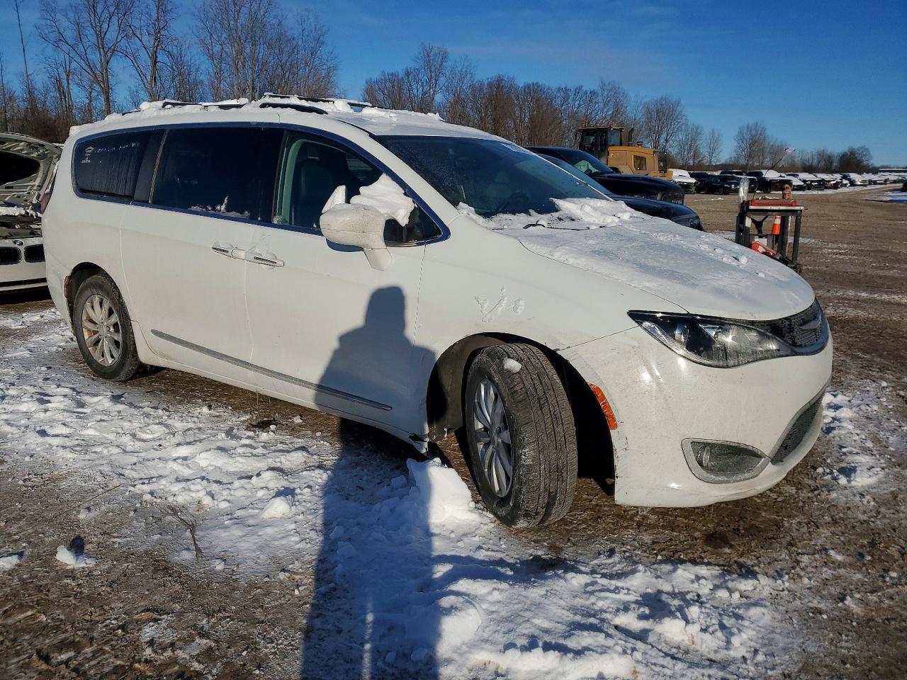 2017 Chrysler Pacifica Touring L - Фото 4