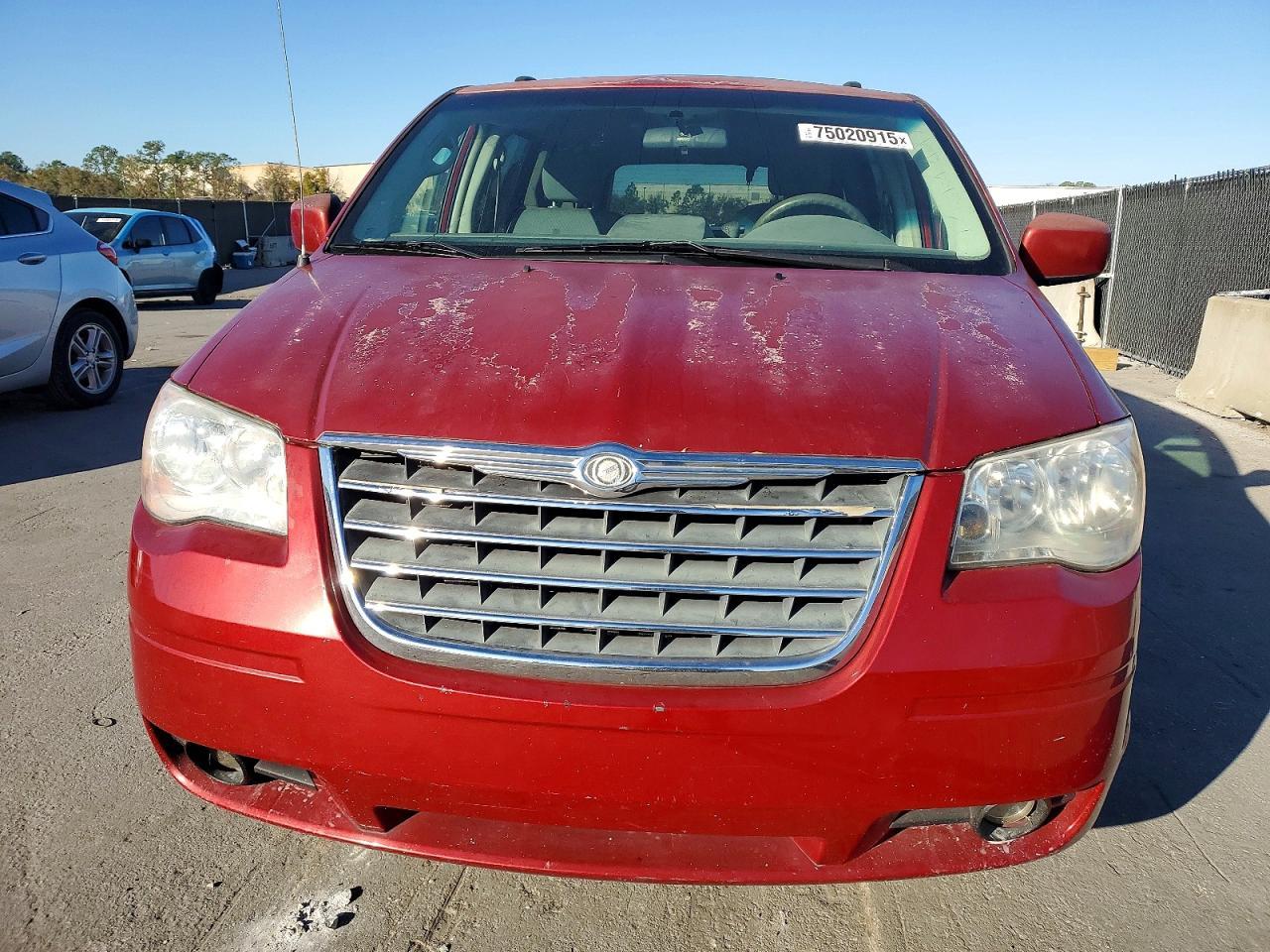2010 Chrysler Town & Country Touring - Image 5