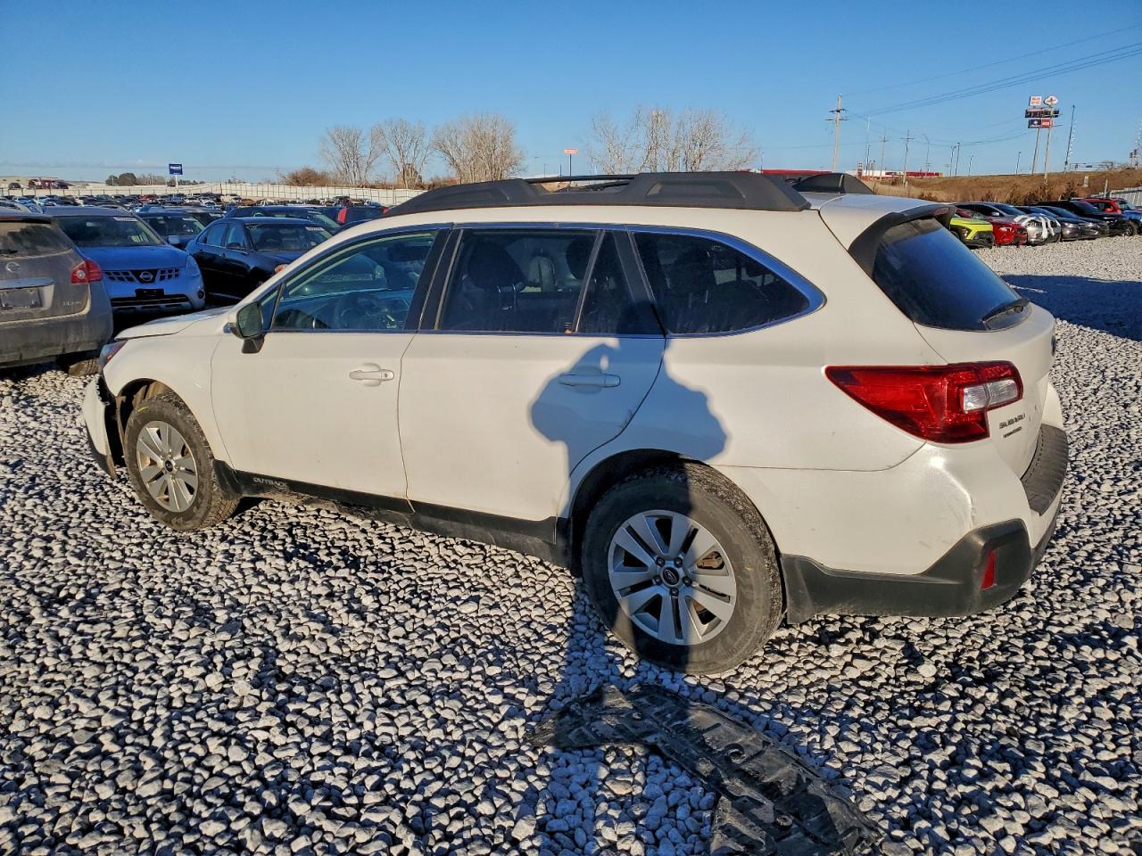 2018 Subaru Outback 2.5I Premium - Image 2