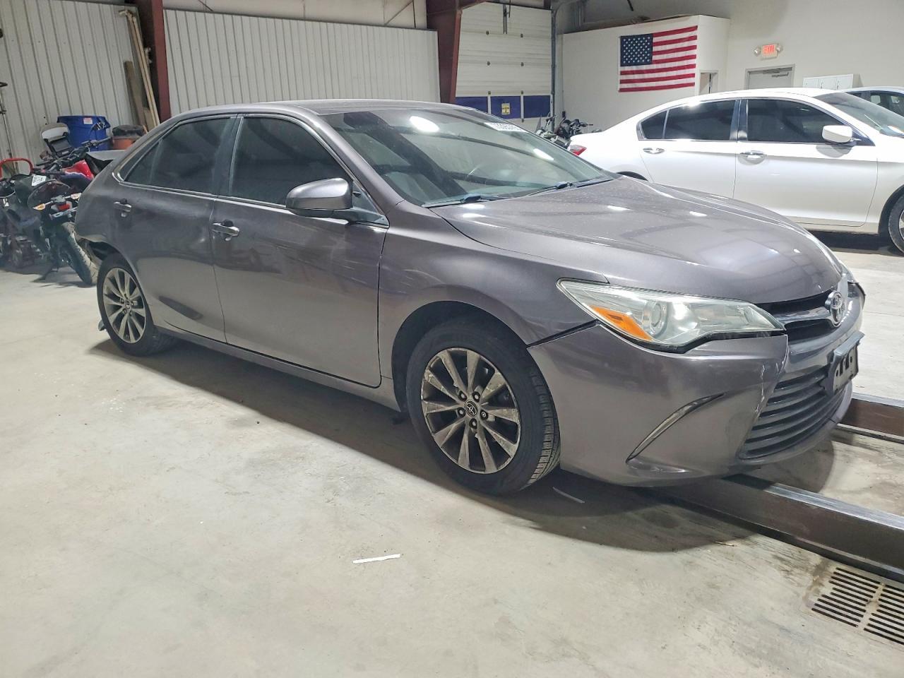 2015 Toyota Camry Le - Фото 4
