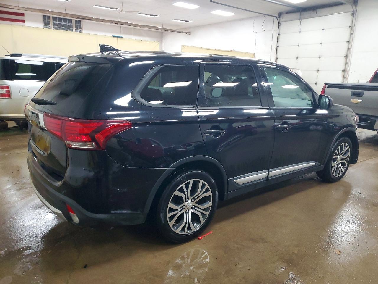 2017 Mitsubishi Outlander Es - Фото 3