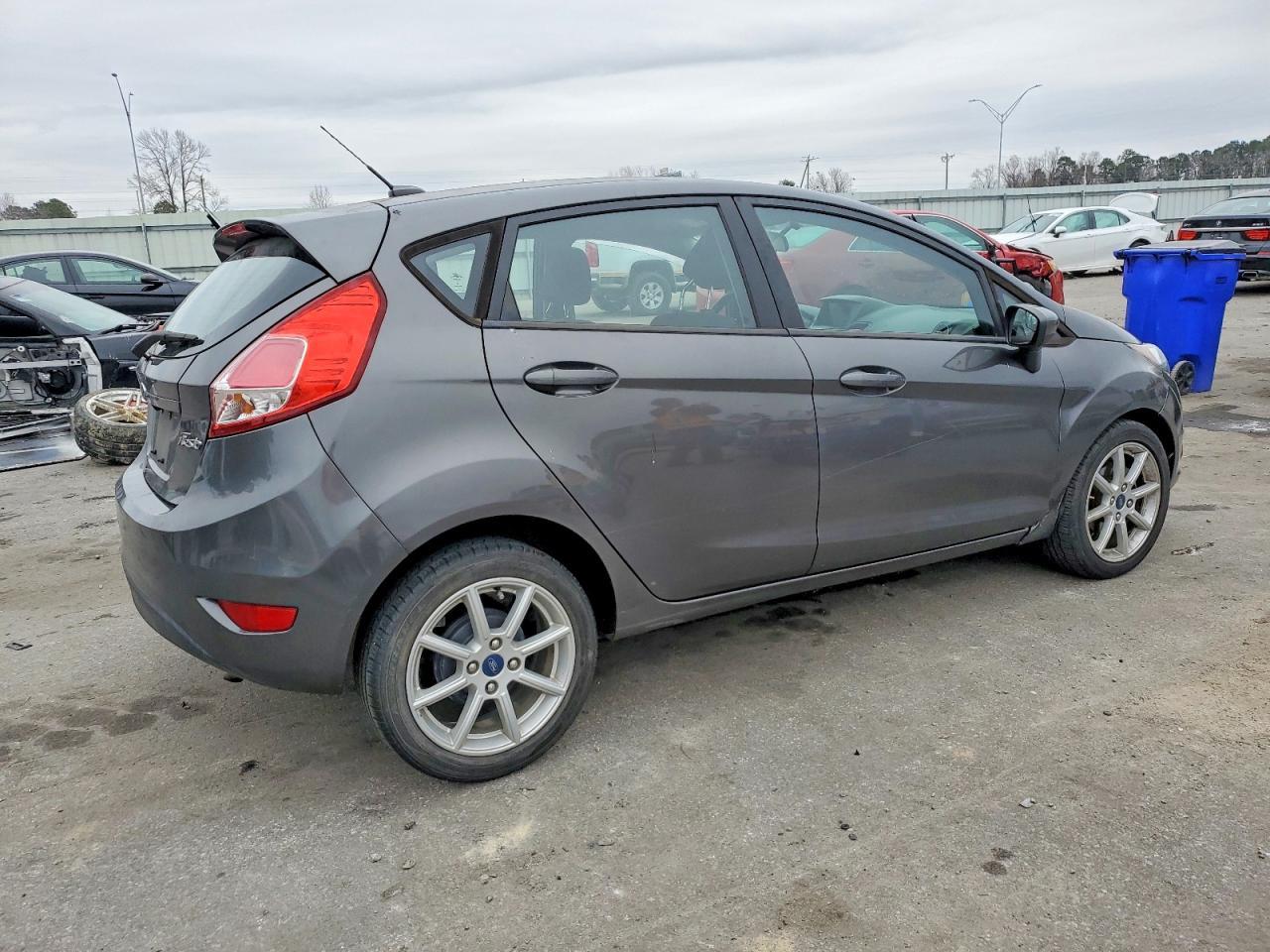 2019 Ford Fiesta Se - Image 3