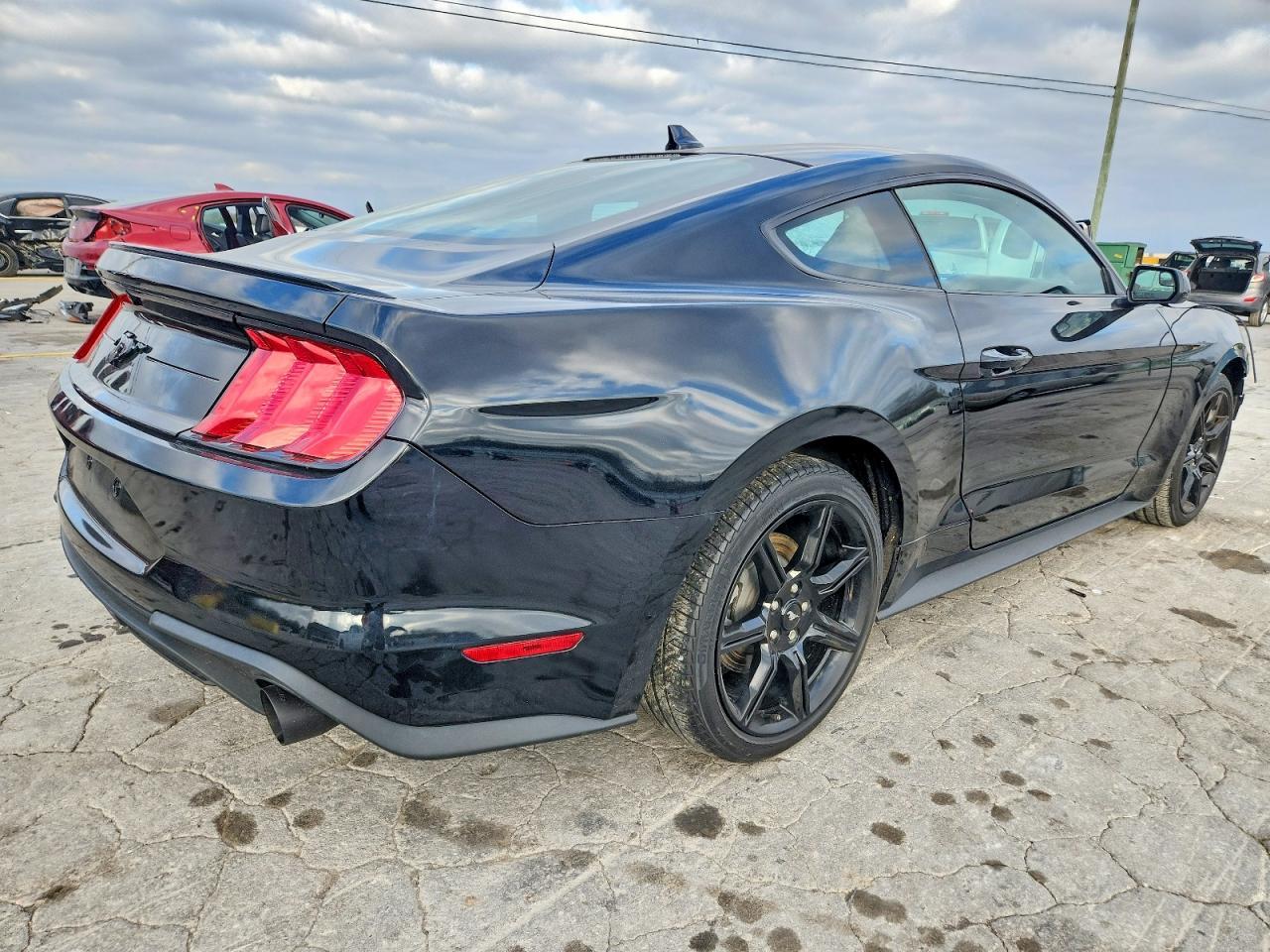 2020 Ford Mustang - Фото 3