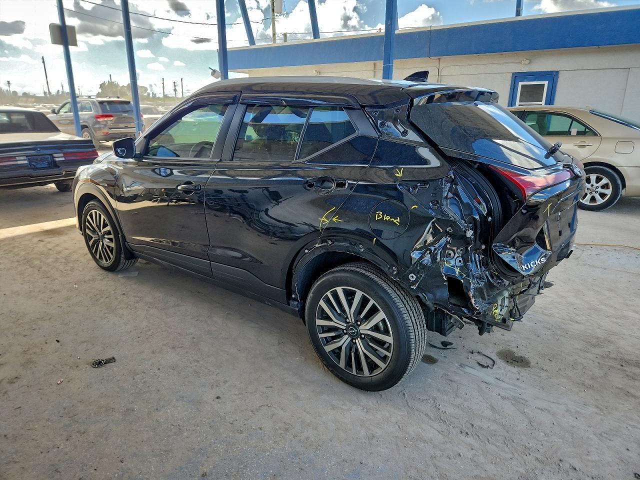 2023 Nissan Kicks Sv - Image 2