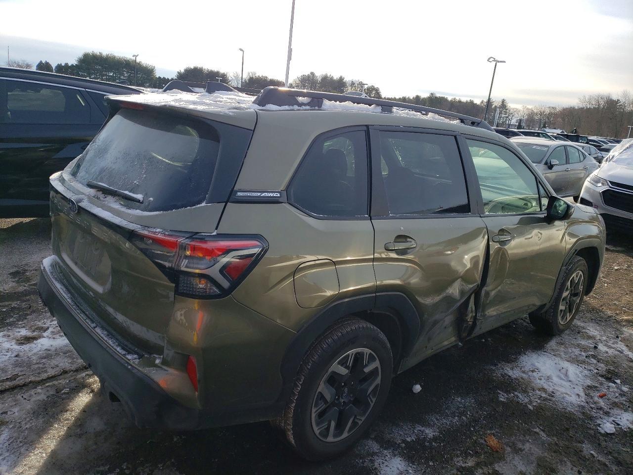 2025 Subaru Forester Premium - Image 3