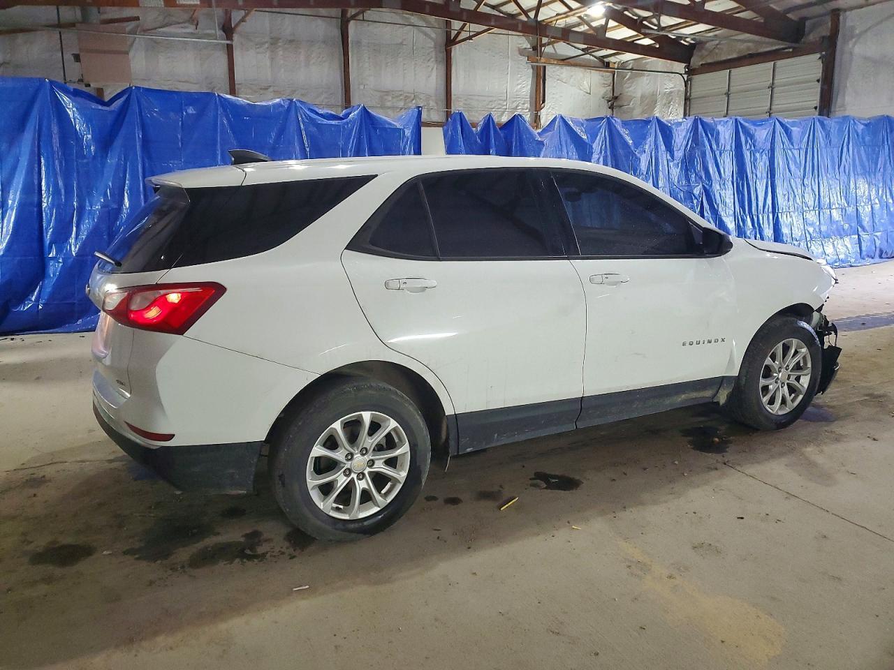 2018 Chevrolet Equinox Ls - Фото 3