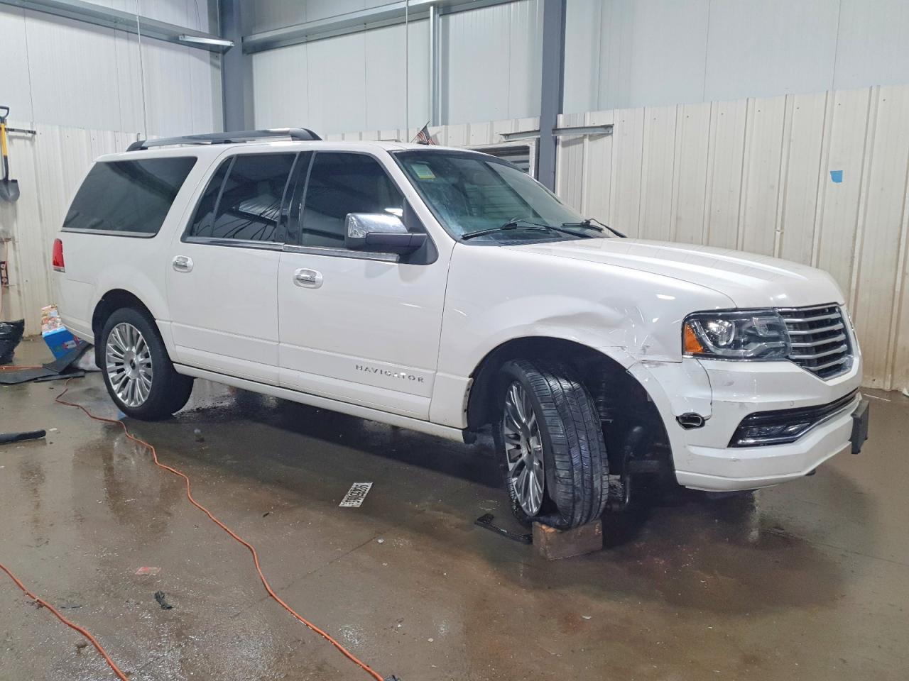 2017 Lincoln Navigator L Select - Фото 4