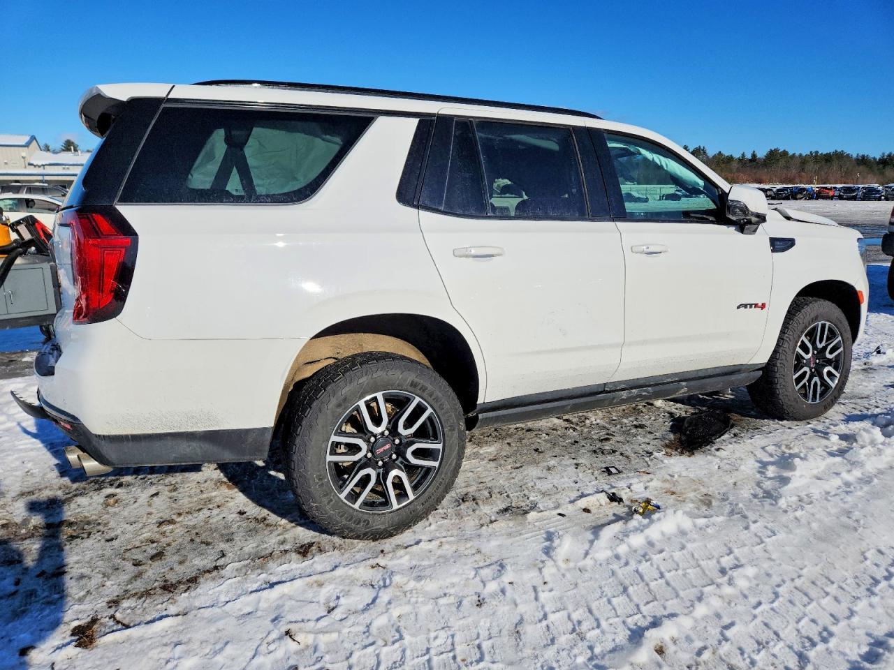 2024 GMC Yukon At4 - Фото 3