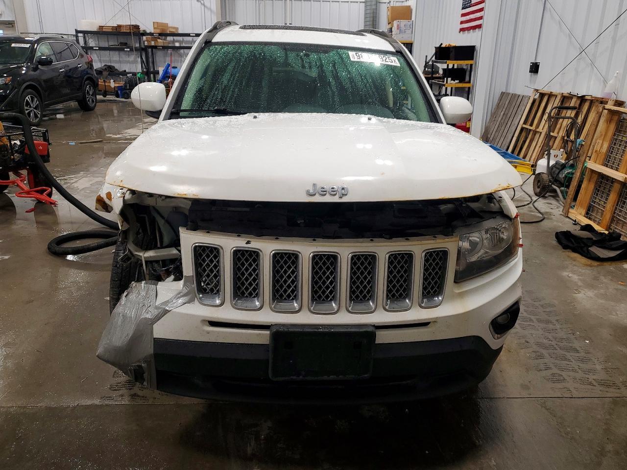 2016 Jeep Compass Latitude - Image 5