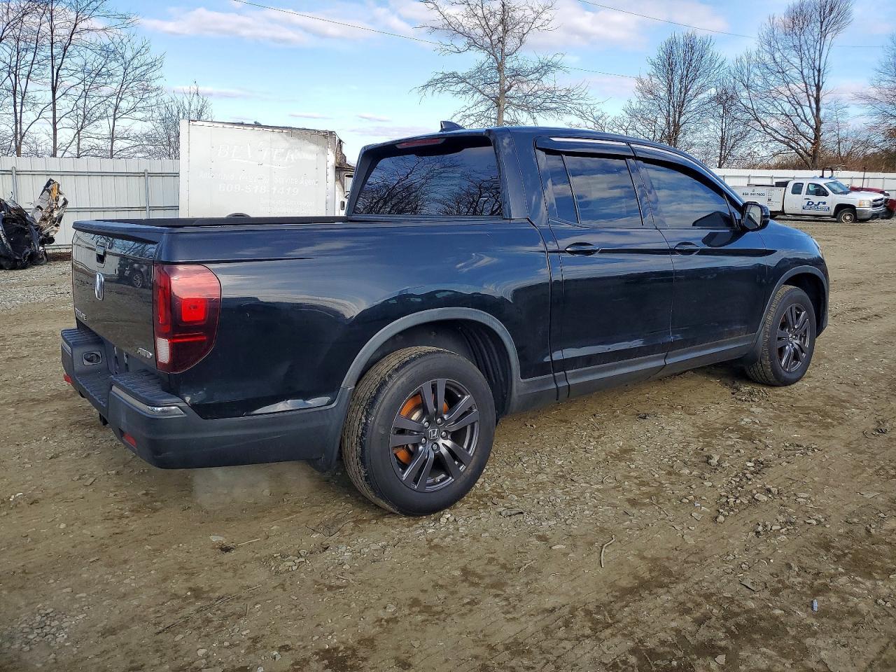 2017 Honda Ridgeline Sport - Image 3