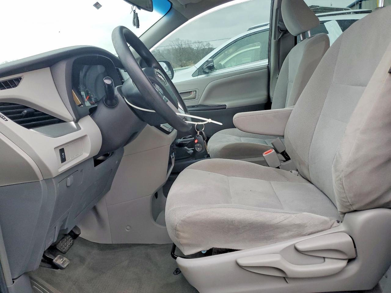 2017 Toyota Sienna - Фото 7