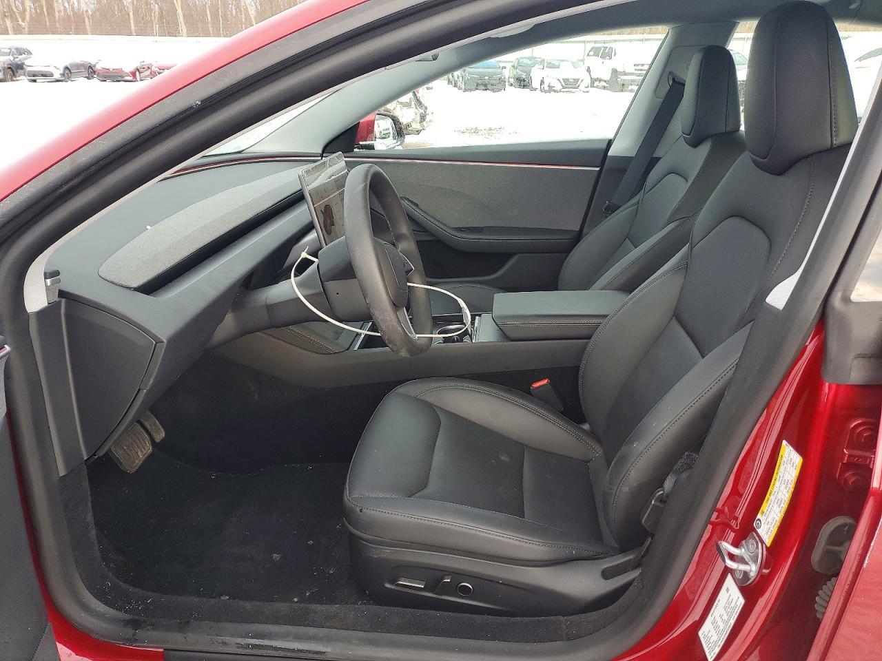 2025 Tesla Model 3 - Фото 7