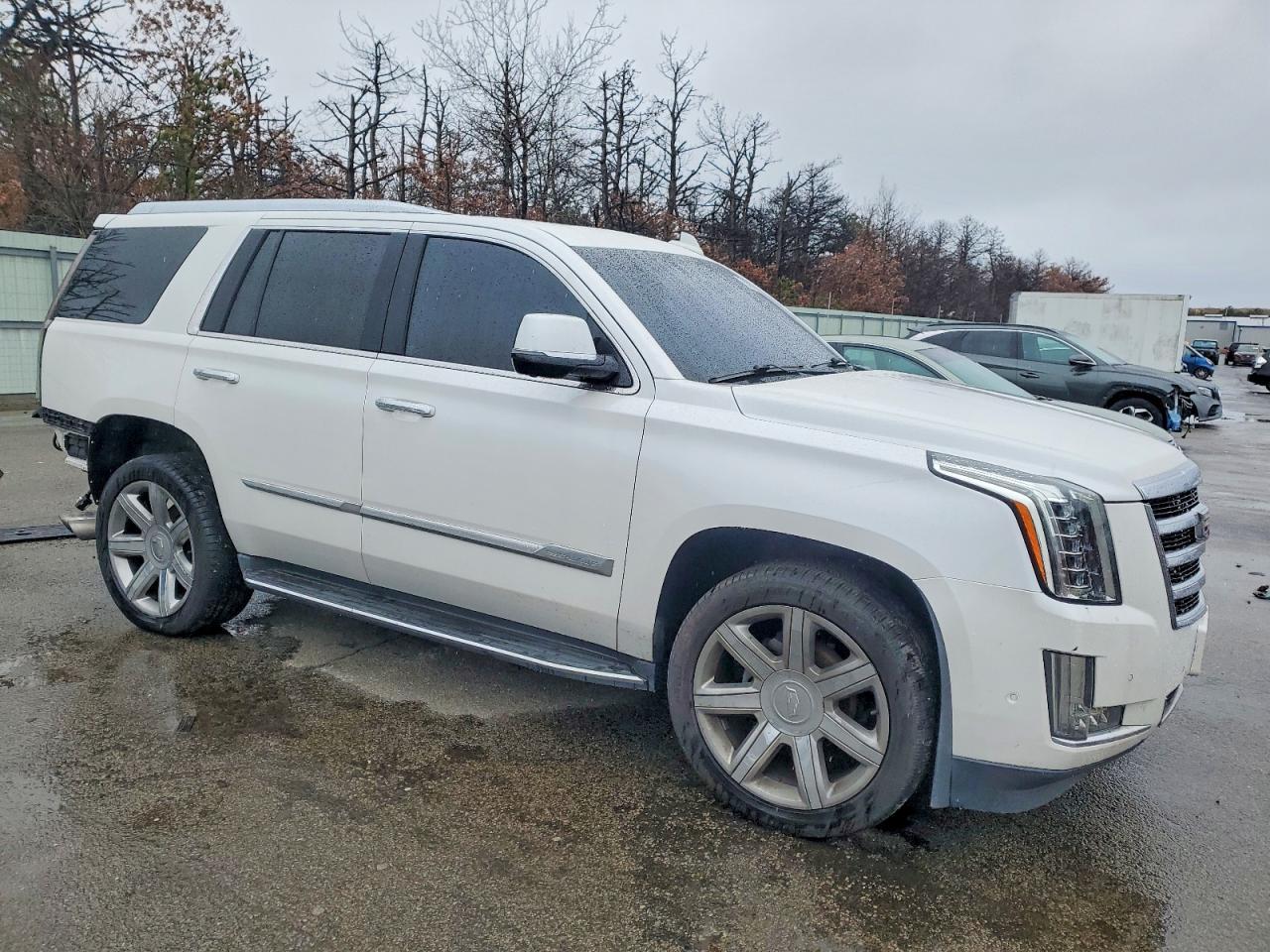 2018 Cadillac Escalade Luxury - Image 4